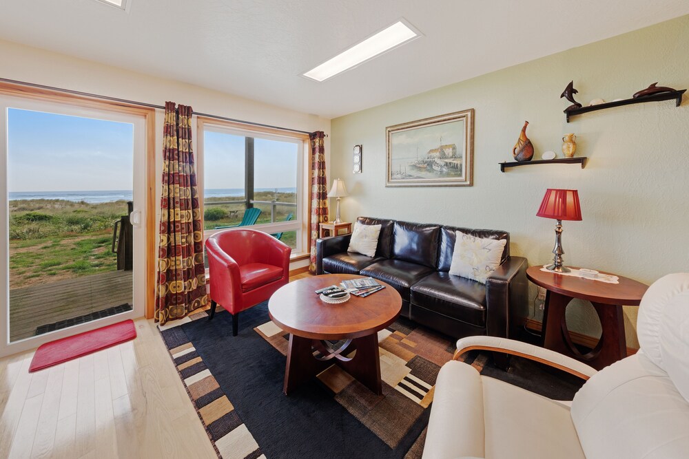 Dog Friendly Oceanfront Motel Suite With Beach Access Deck