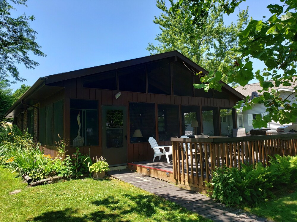 Lake Wawasee PetFriendly Cottage with Pontoon, Firepit, 3 decks, large