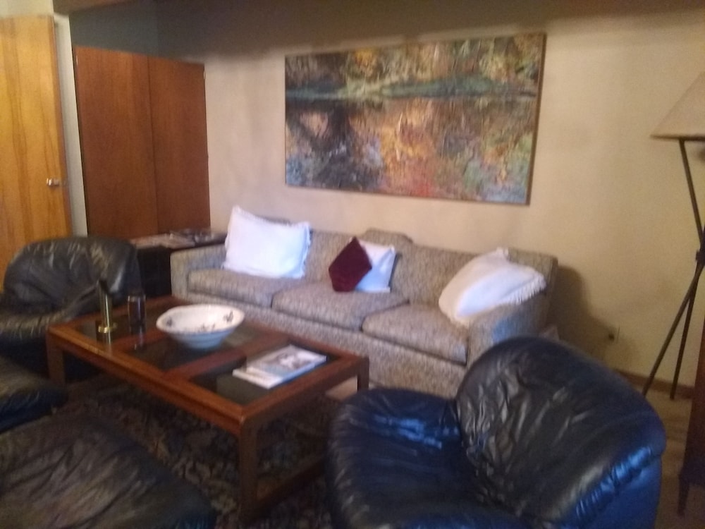Tanglewood Suites Reviews, Photos & Rates