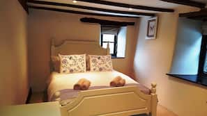 5 bedrooms, iron/ironing board, WiFi, linens
