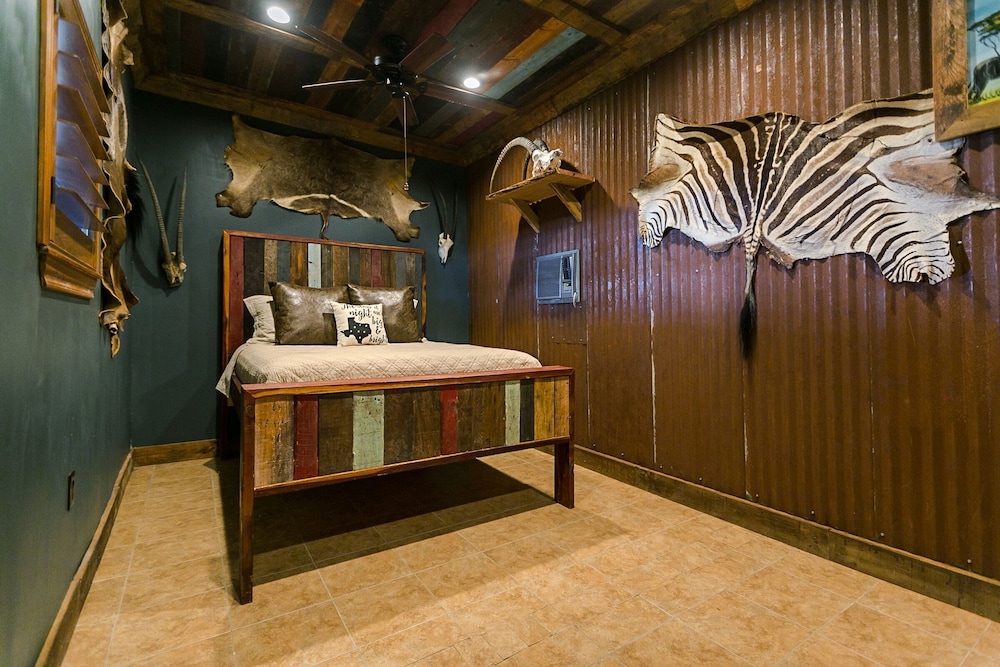 Oryx Horn Rockin Star Ranch In Brenham Hotel Rates Reviews On Orbitz