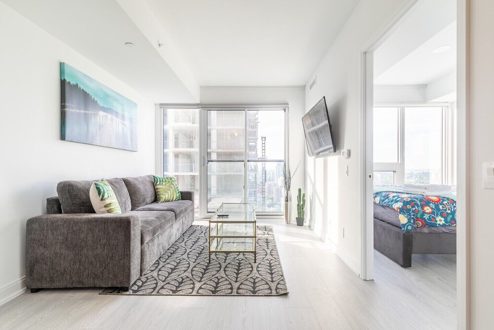 Brand New 50 Floor Luxury Condo In The Clouds In Toronto Hotel