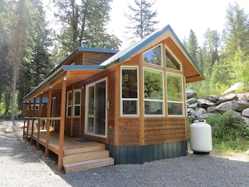 Antone Creek Lodge Stay In Mountains In Rich S Portable Cabins