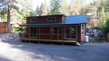 Antone Creek Lodge Stay In Mountains In Rich S Portable Cabins