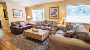 TV, fireplace, stereo