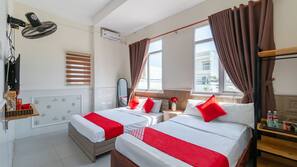 1 kamar tidur dan meja kerja