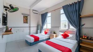1 kamar tidur dan meja kerja