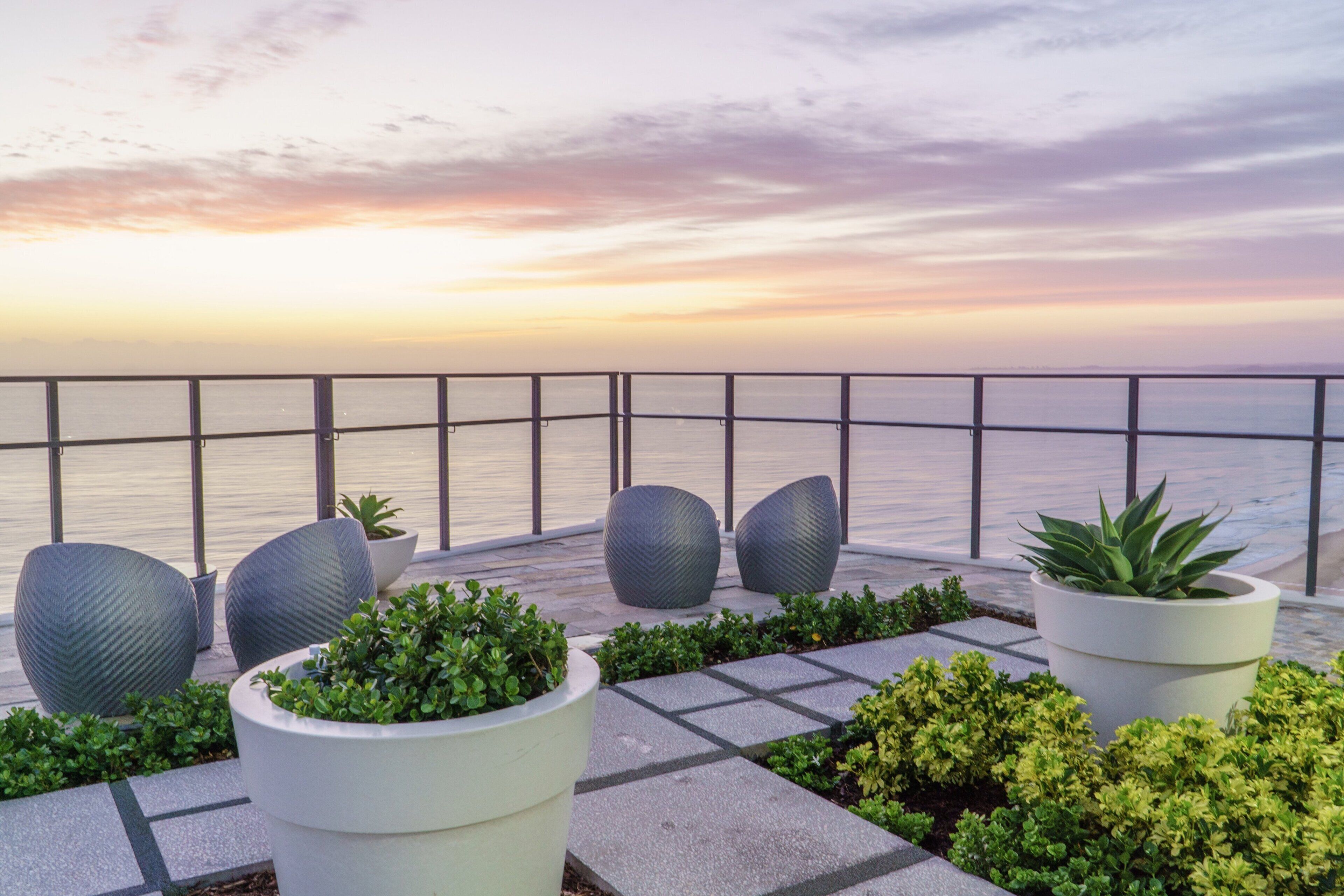 Sleek and Stylish Ciity View Studio Apartment at Rhapsody Resort 100m to the Beach