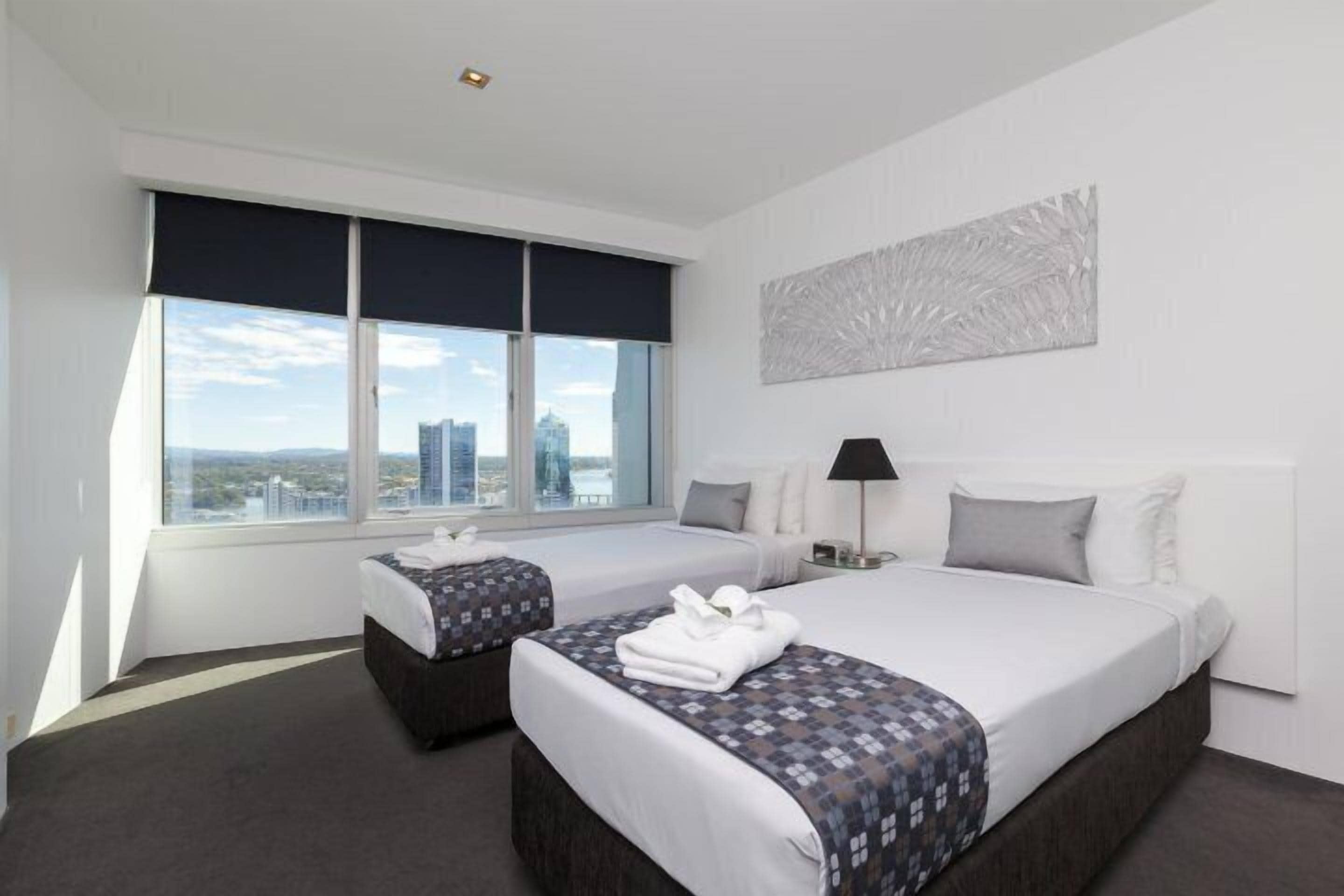 Stylish City Apartment in the Heart of Surfers Paradise at Q1 - 250m to Beach
