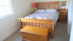 2 bedrooms, individually decorated, individually furnished, linens