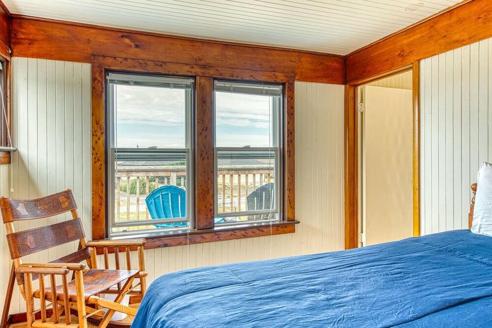 South End Of A Historic Duplex W A Full Kitchen Deck Ocean