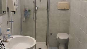 Doccia, soffione a pioggia, asciugacapelli, bidet