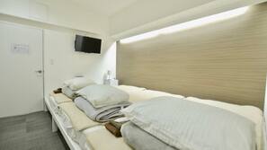 In-room safe, free WiFi, linens