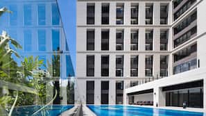 Outdoor pool, open 6:30 AM to 10:00 PM, sun loungers