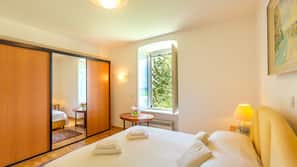 3 bedrooms, iron/ironing board, cribs/infant beds, free WiFi