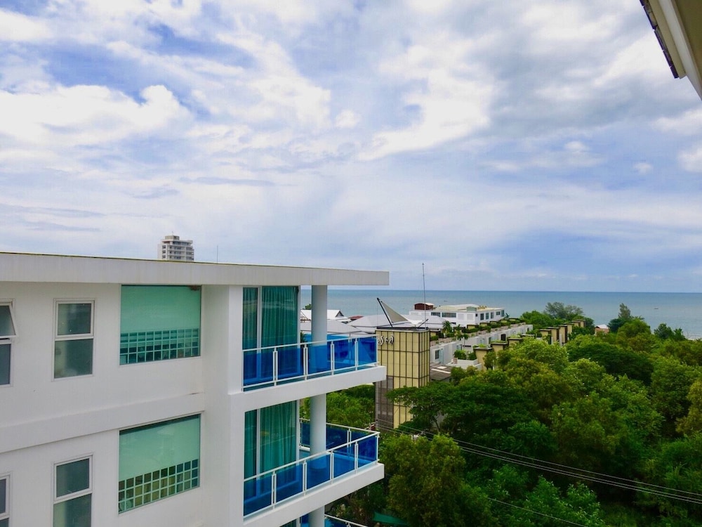 Summer Huahin Full Furnished Condo On Top With Sea View 5min Walk