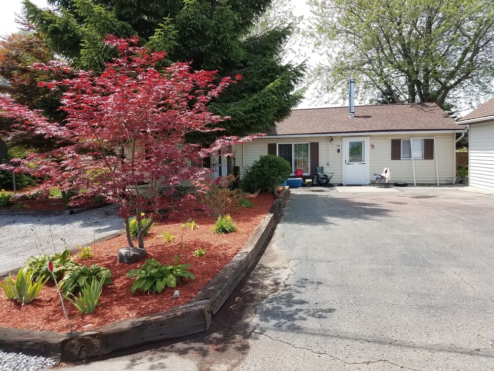 Seas The Day Suite B Family destination on the AuSable River Oscoda