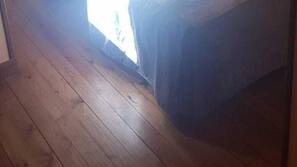 Rollaway beds, free WiFi, linens