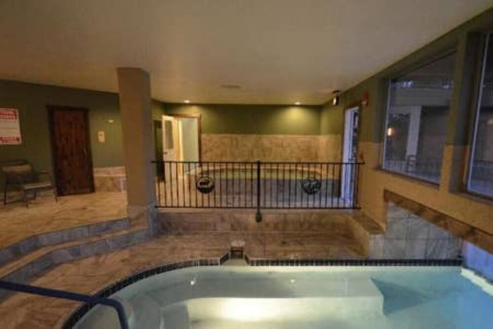 Resort Studio~Granby~RMNP~Hot Tubs~Pool