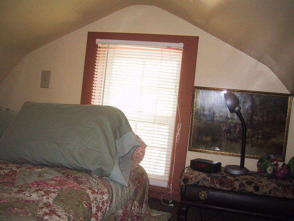 Country Cabin in Woodstock, NY Cozy and Pet Friendly Ulster County