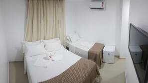 Frigobar, ferros/tábuas de passar roupa, Wi-Fi de cortesia