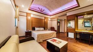 書桌、窗簾、摺床/加床 (收費)、免費 Wi-Fi