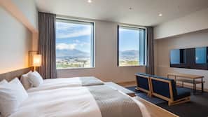 In-room safe, laptop workspace, blackout drapes, iron/ironing board