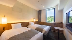 In-room safe, laptop workspace, blackout drapes, iron/ironing board