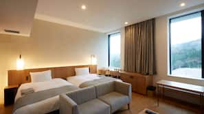 In-room safe, laptop workspace, blackout drapes, iron/ironing board