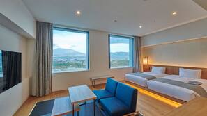 In-room safe, laptop workspace, blackout drapes, iron/ironing board