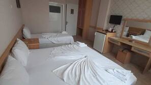Minibar, Schreibtisch, laptopgeeigneter Arbeitsplatz