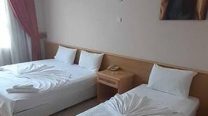Minibar, Schreibtisch, laptopgeeigneter Arbeitsplatz