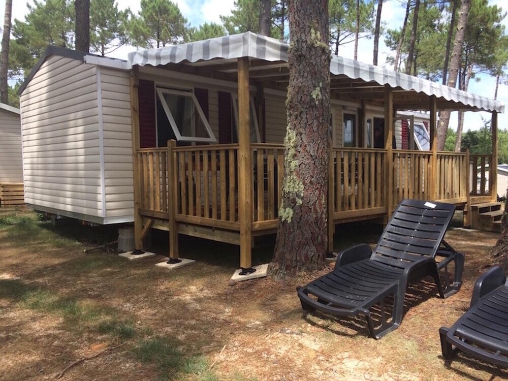 Bungalow With 3 Bedrooms In Saint Julien En Born With Pool Access