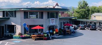 $90 Hotels near Santa's Village in Jefferson, NH | Orbitz