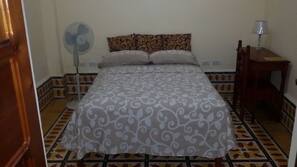 Minibar, WiFi, linens