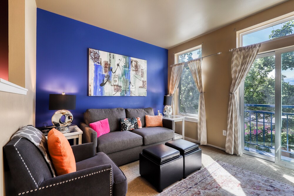 Gorgeous Downtown Studio Apartment W Community Swimming