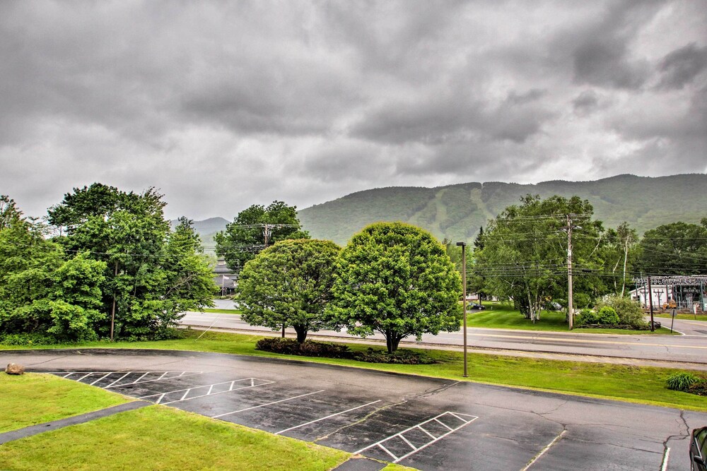 Cozy Condo w/ Mtn Views, Pool, Hot Tub, & Balcony!