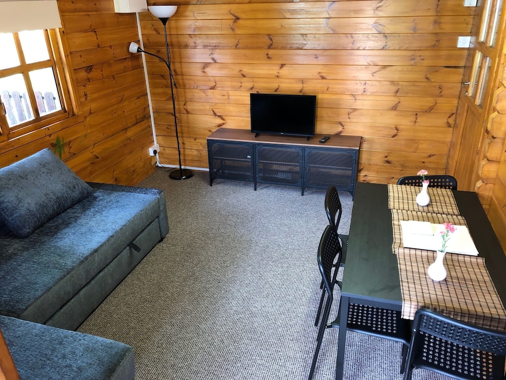 Cozy Self Catering Log Cabin Only 5 Mins From Kilkenny City