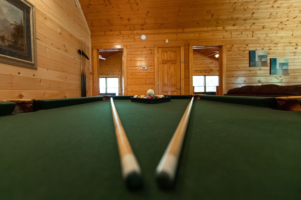 Free Daily Activities - Fire Pit - Theater - Game Room - Hot Tub