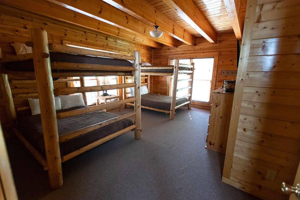 Free Daily Activities - Fire Pit - Theater - Game Room - Hot Tub