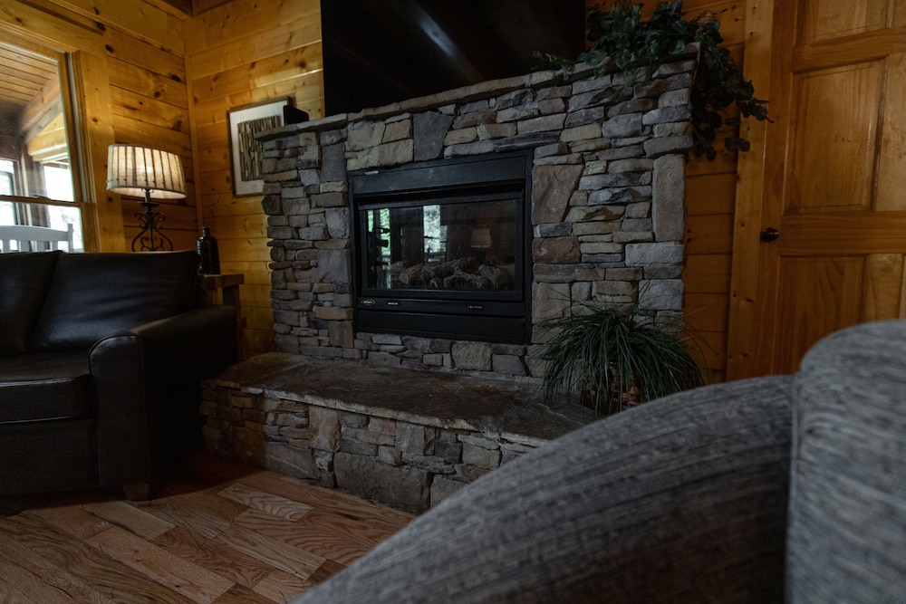 Free Daily Activities - Fire Pit - Theater - Game Room - Hot Tub