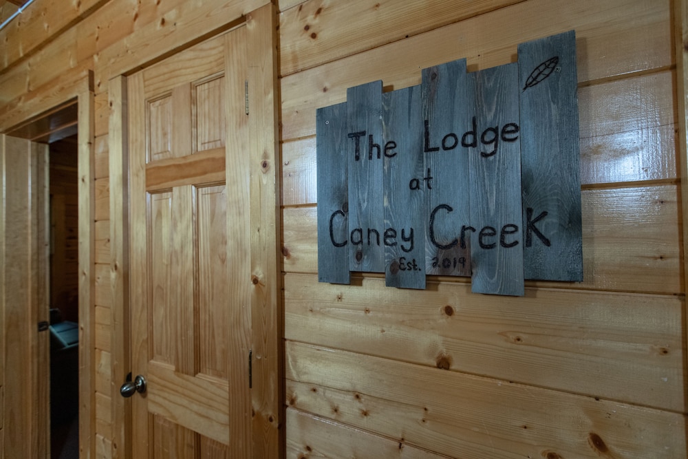 Free Daily Activities - Fire Pit - Theater - Game Room - Hot Tub