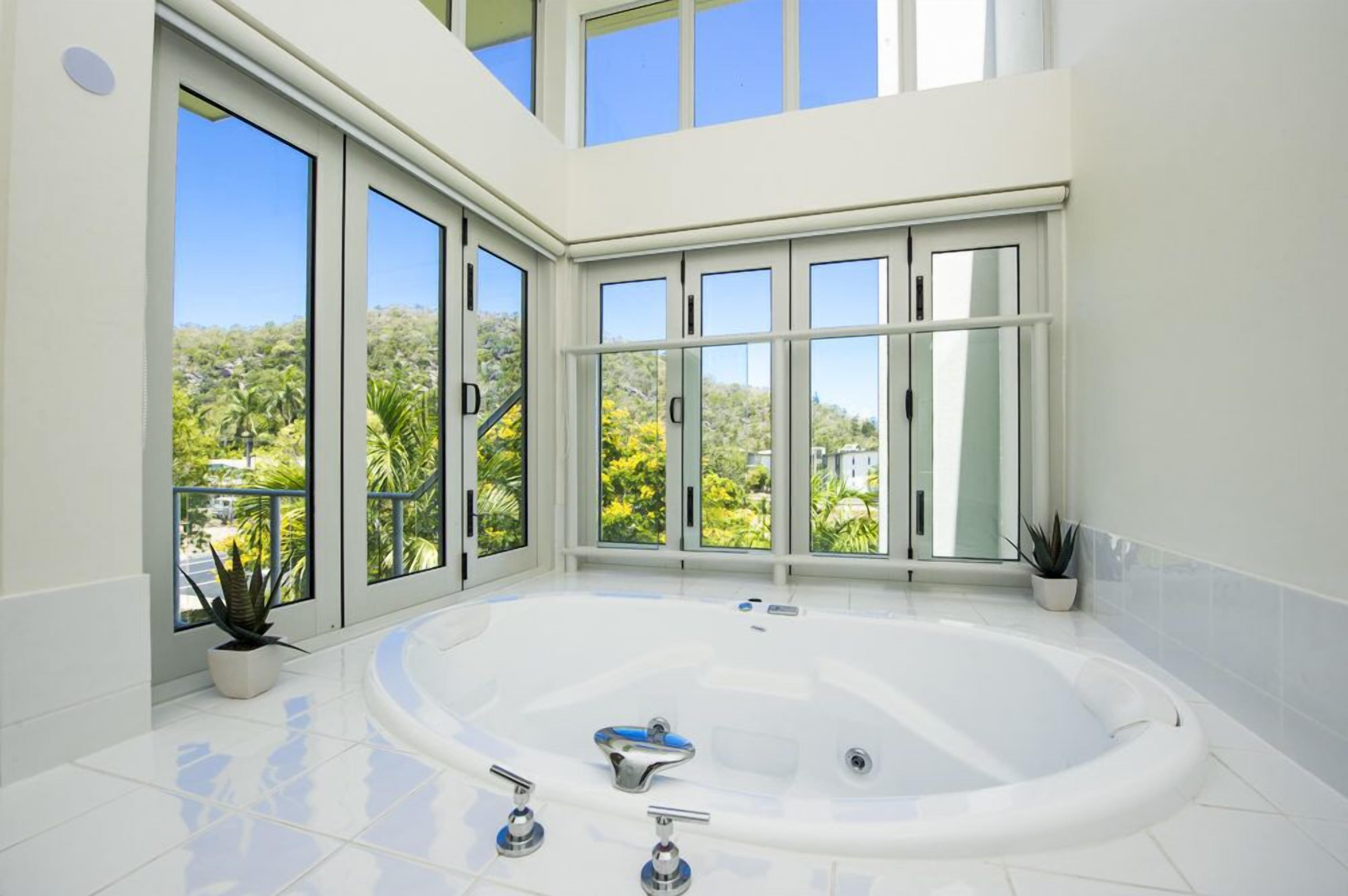 Beachside Apartment 10