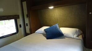 1 bedroom, linens