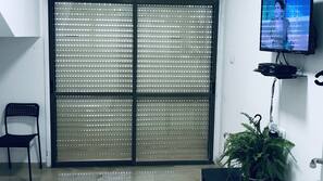 Télévision LCD de 32 pouces avec chaînes par câble