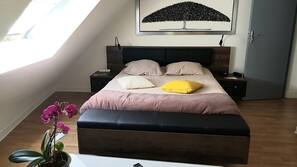 1 chambre, fer et planche à repasser, accès Internet, draps fournis