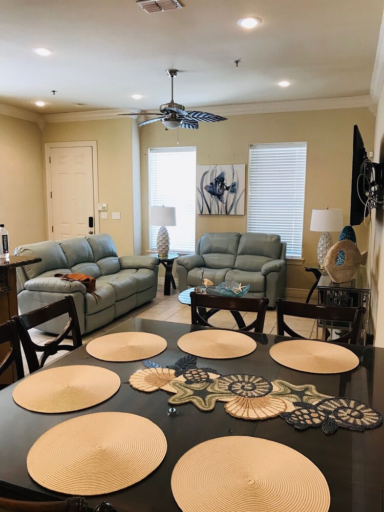 Newly furnished 2 bedroom/ 2 bath condo* *Winter Texan special**, South