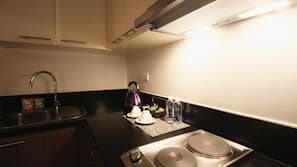 Full-size fridge, microwave, stovetop, cookware/dishes/utensils