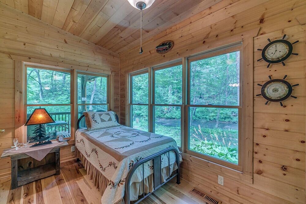 A River Runs Through It 2 Bedroom Cabin Cherry Log Usa