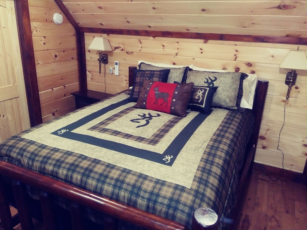 Curated visual reference: Luxury Mountain Cabins With Private Fishing Ponds Reference: Private Fishing Pond With Cabin And Hot Tub Perfect Vacation